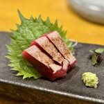 炉ノ鳥 - 本鮪のお刺身　炭であぶって、本鮪の炭炙り