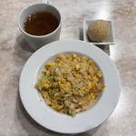 中国料理 獅子房 - 胡麻団子とスープ付き　ズワイ蟹とレタスの炒飯。