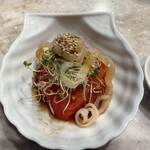 中国料理 獅子房 - トマトと大連産クラゲのサラダ