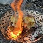 ふれあいの里 - 地鶏の脂が炎とともに…鶏肉に香りをつける