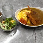 CURRY厨房 舶来亭 - エビと白身魚フライカレー大盛り〜生クリーム仕立て
