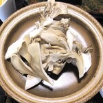 やまきや旅館 - 朝食（マイタケの蒸し焼き）