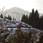 やまきや旅館 - 別館３階の客室からの眺め（越後駒ヶ岳）