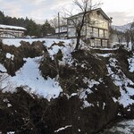 やまきや旅館 - 佐梨川沿いに立地しています