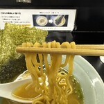 萬来亭 - 麺はこんな感じ〜♪