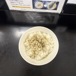 萬来亭 - 半ライス♪ 胡椒((ヾ(꘎ꔷ◡ꔷ꘎ )ﾌﾘﾌﾘ