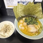 萬来亭 - ラーメン（麺少なめ2/3）醤油豚骨 ＋ 半ライス