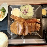 아지노 돈카츠 햐쿠테이 - 새우 튀김과 로스카츠 정식