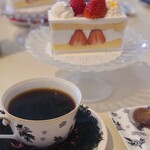 Lm's - ケーキが高台に乗って届いた♥️