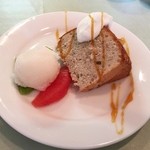 洋風料理 デリス - シフォンケーキとサービスのシャーベット