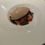 ラ サントゥール - いちごのアイスとチョコクランブルといちご