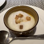 ラ サントゥール - 濃厚にんじんのポタージュ、ミルクの泡