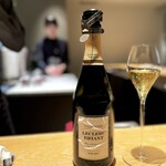 マンサルヴァ - 季節感のある、ピノメインのシャンパーニュ。
      なんでか分からないけど、イカスミのアミューズにしっくり来ます(^^)