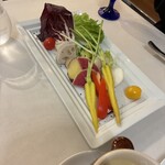 アマルフィイ ノベッロ - めずらしいお野菜も乗せてあり、楽しかったバーニャカウダ