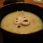 神楽坂 石かわ - 白味噌椀 ふぐ白子 鯨ころ 冬瓜 柚子 2014.12.1x