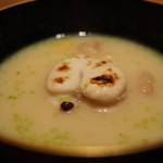 神楽坂 石かわ - 白味噌椀 ふぐ白子 鯨ころ 冬瓜 柚子 2014.12.1x