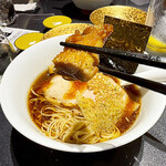 Japanese Soba Noodles 蔦 - 青森シャモロックのもも肉の吊るし焼きチャーシュー