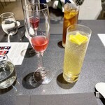 Japanese Soba Noodles 蔦 - ウェルカムドリンクのコンブチャとドリンク