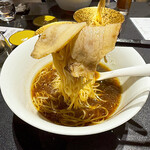 Japanese Soba Noodles 蔦 - チャーシューダレで煮込んだ四万十ポークのバラロール