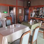 ラ・ルチア - 店内は、かわいいリースやキャンドルなどが飾られて、クリスマスらしい雰囲気