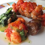 ラ・ルチア - 付け合わせは、じゃがいものニョッキ、いちじくの甘煮、ズッキーニのソテー