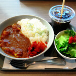 PRONTO - 料理写真:やわらかチキンカレー900円、サラダドリンクセット420円