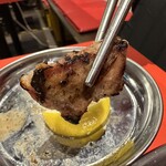 群衆焼肉 鬼乃子 - 【2025.12.15(月)】焼いた豚タン