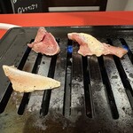 群衆焼肉 鬼乃子 - 【2025.12.15(月)】お肉を焼いている