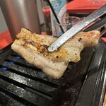 群衆焼肉 鬼乃子 - 【2025.12.15(月)】焼いた鶏ナンコツ