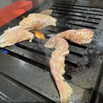 群衆焼肉 鬼乃子 - 【2025.12.15(月)】お肉を焼いている