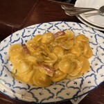HUB - マック&チーズだったかな？エビのビスク風のパスタです。これ、美味しい！