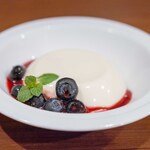 IBAIA - 2025.12 アーモンドミルクのパンナコッタ（880円）