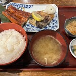 炭火焼専門食処 白銀屋 溜池分店 - 