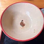 伊豆味そば - 丼の底にはヤンバルクイナの絵が