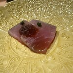 鮨KOUMEI - メジマグロのスモーク、玉ねぎ醤油