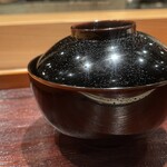 銀座 炎 田むら - 御椀の表面に霧吹き！　光が反射してこりゃ見事で！