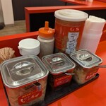横浜家系ラーメン 内田家 - 卓上調味料