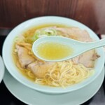 新橋ニューともちん - 塩気しっかり、さっぱり醤油スープ