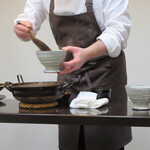 日本料理 TOBIUME - 料理長が装ってくれてます