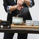 日本料理 TOBIUME - 女将はほうじ茶を