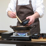 日本料理 TOBIUME - 目の前で料理長が雑炊を