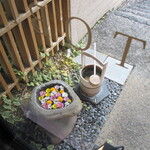 日本料理 TOBIUME - 入口の設え