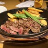 レッドフランマ - お肉料理は富士山の溶岩石で焼き上げたサーロインステーキです。