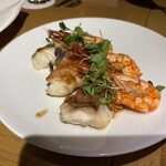 レッドフランマ - 魚料理はブラックタイガーとサワラのグリルです。