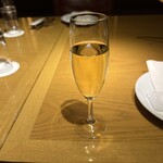 レッドフランマ - 先ずはスパークリングワインで乾杯。