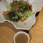 すき焼き 牛しゃぶ 松重 - 新鮮野菜のグリーンサラダ、オリジナルドレッシング