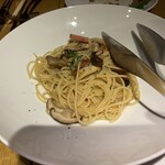 レッドフランマ - パスタにはキノコのオイルパスタ。