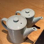 すき焼き 牛しゃぶ 松重 - 割り下(奥)と出汁(手前)