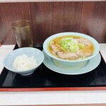 新橋ニューともちん - 中華そばとライス小