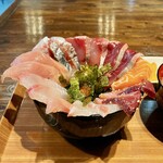 海鮮丼てんや 箱崎ふ頭店 - どーーん♡ ご飯、並でも多かった。